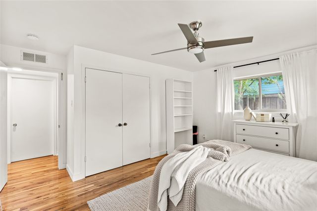 2304 babalos Lane, Dallas, TX 75228