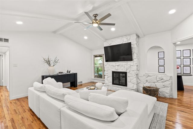 2304 babalos Lane, Dallas, TX 75228