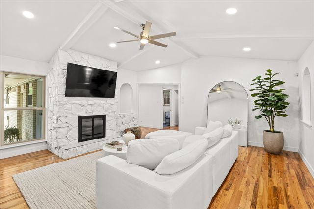 2304 babalos Lane, Dallas, TX 75228