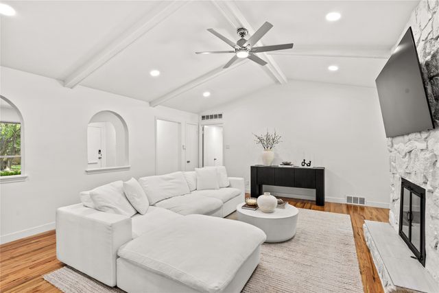 2304 babalos Lane, Dallas, TX 75228