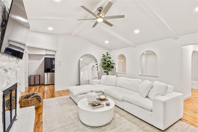 2304 babalos Lane, Dallas, TX 75228