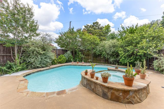 2304 babalos Lane, Dallas, TX 75228
