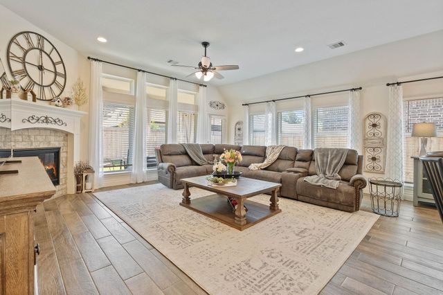 8137 Tyrell Heights Dr, Magnolia, TX 77354