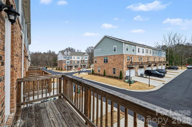 10016 Hemingway Place, Charlotte, NC 28227
