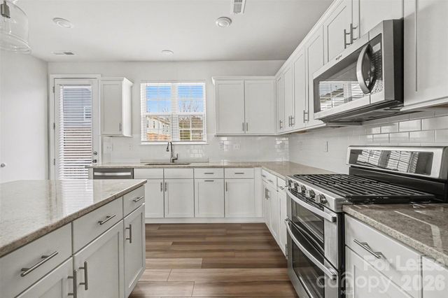 10016 Hemingway Place, Charlotte, NC 28227