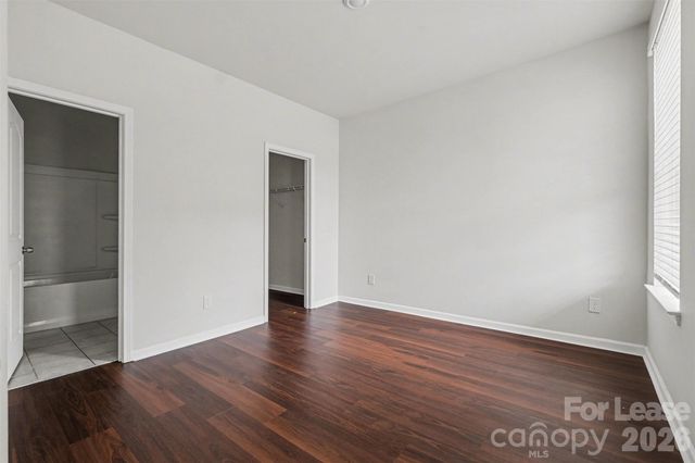 10016 Hemingway Place, Charlotte, NC 28227