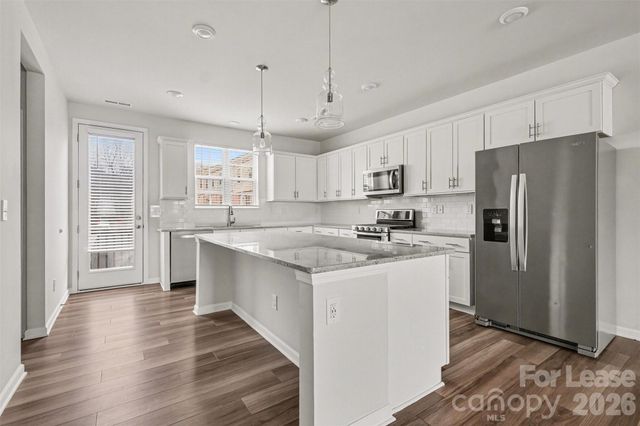 10016 Hemingway Place, Charlotte, NC 28227