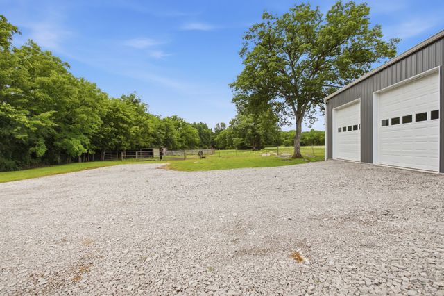 3760 Mealer Rd, Chapel Hill, TN 37034