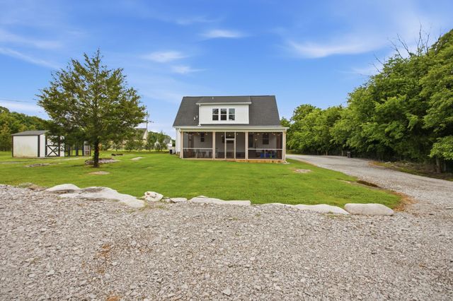 3760 Mealer Rd, Chapel Hill, TN 37034