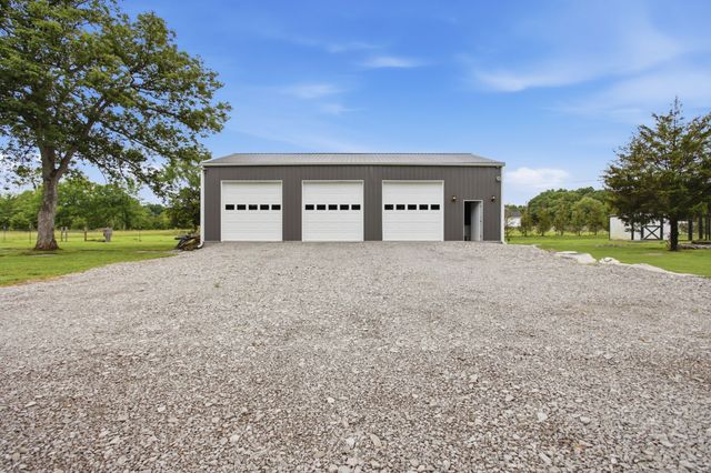 3760 Mealer Rd, Chapel Hill, TN 37034