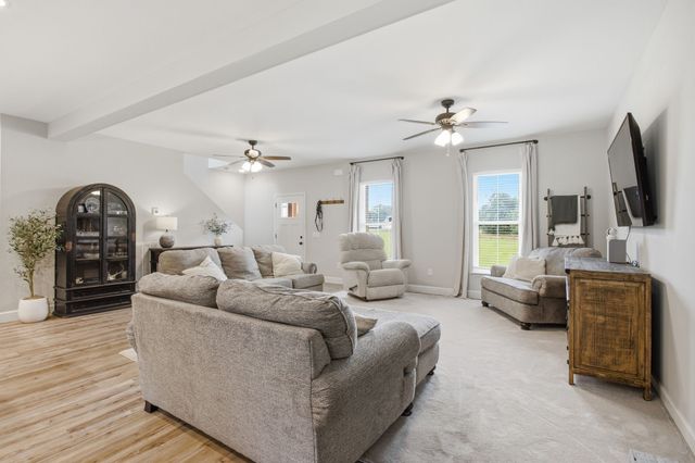 3760 Mealer Rd, Chapel Hill, TN 37034