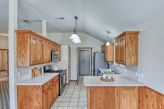 901 SE 36th Street, Moore, OK 73160