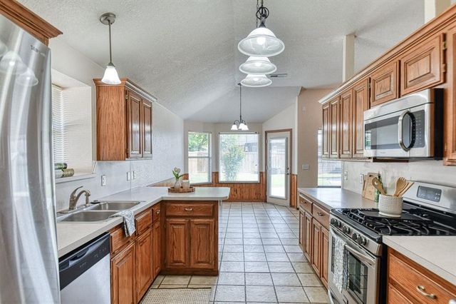 901 SE 36th Street, Moore, OK 73160