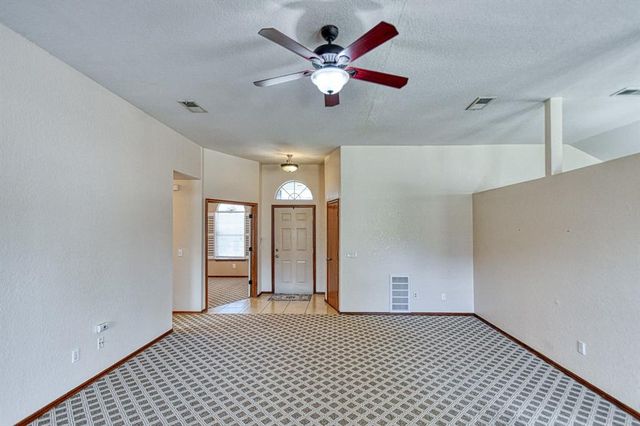 901 SE 36th Street, Moore, OK 73160
