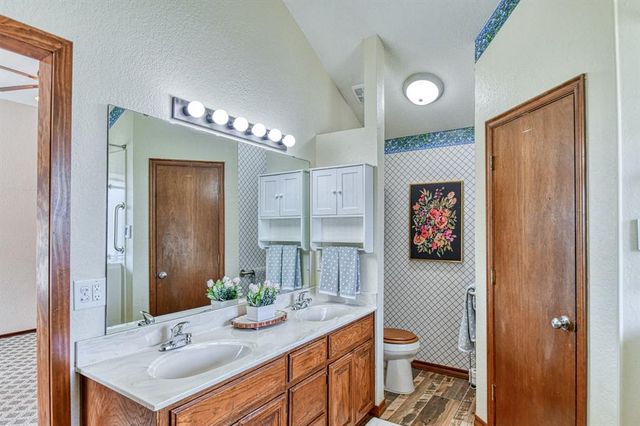 901 SE 36th Street, Moore, OK 73160