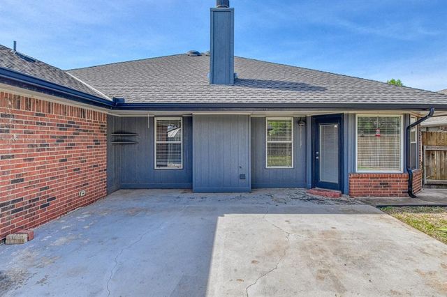 901 SE 36th Street, Moore, OK 73160
