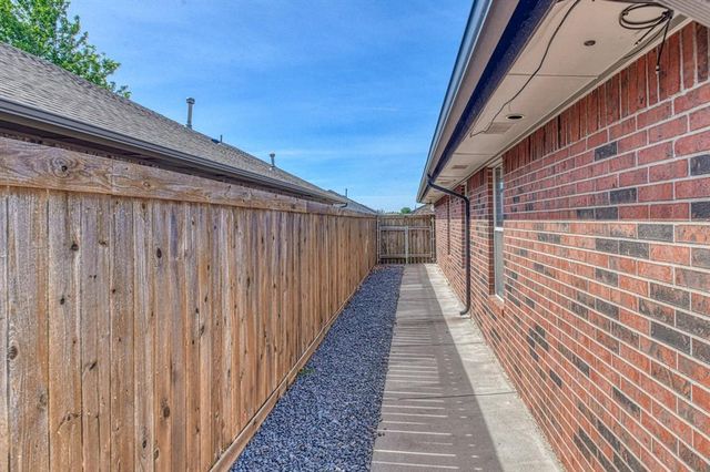 901 SE 36th Street, Moore, OK 73160