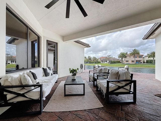 10360 Peninsula Place, Parkland, FL 33076