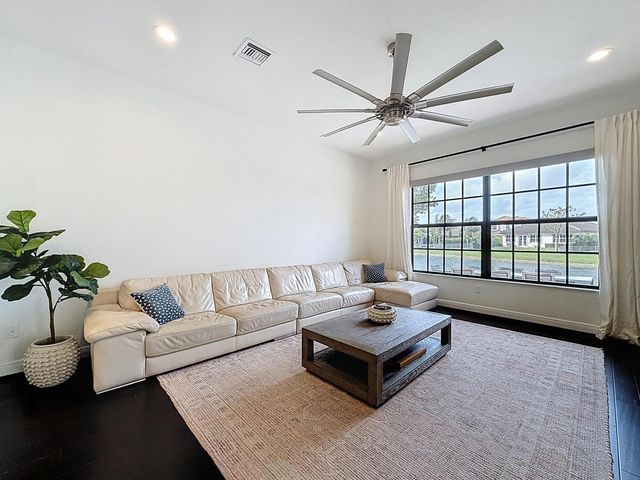 10360 Peninsula Place, Parkland, FL 33076