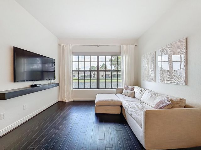 10360 Peninsula Place, Parkland, FL 33076