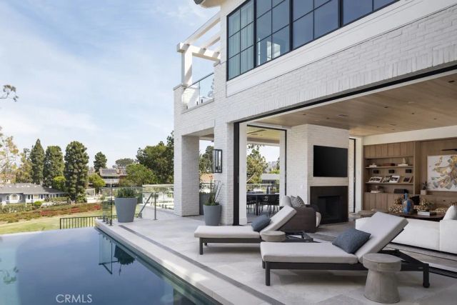 8 Cherry Hills Lane, Newport Beach, CA 92660