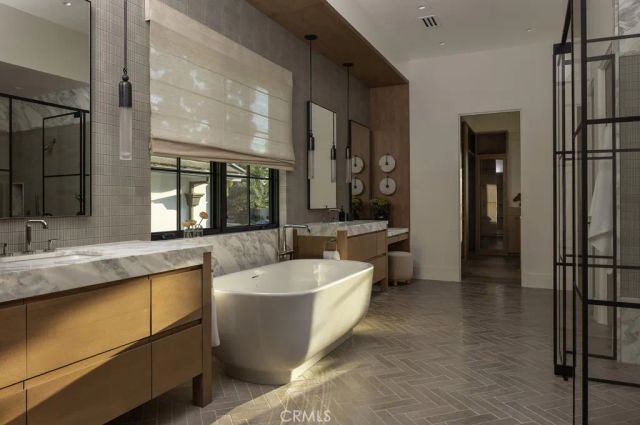 8 Cherry Hills Lane, Newport Beach, CA 92660