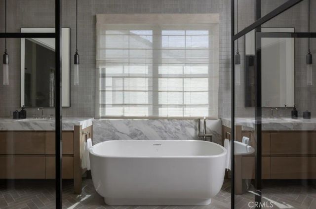 8 Cherry Hills Lane, Newport Beach, CA 92660