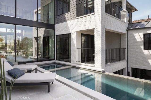 8 Cherry Hills Lane, Newport Beach, CA 92660