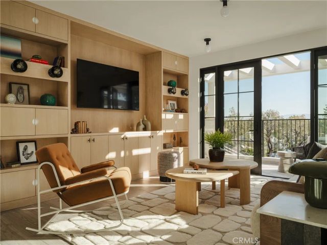 8 Cherry Hills Lane, Newport Beach, CA 92660