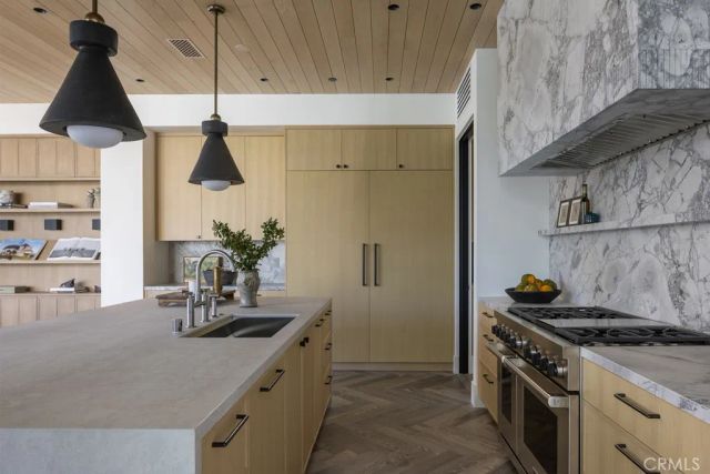 8 Cherry Hills Lane, Newport Beach, CA 92660