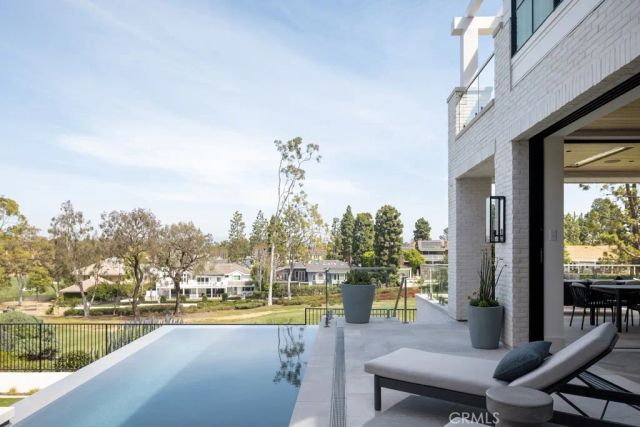 8 Cherry Hills Lane, Newport Beach, CA 92660