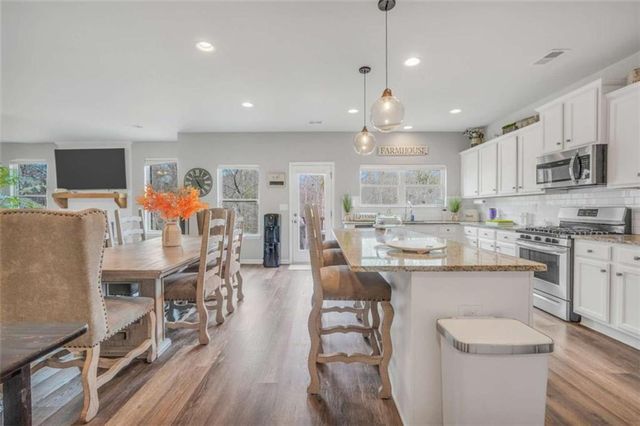 105 Hacienda Avenue, Locust Grove, GA 30248