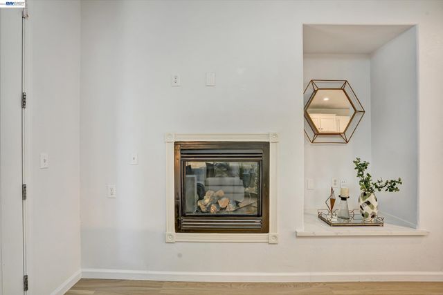 530 Cottage Park Dr, Hayward, CA 94544