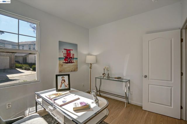 530 Cottage Park Dr, Hayward, CA 94544