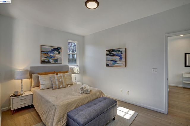 530 Cottage Park Dr, Hayward, CA 94544