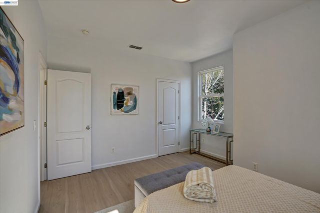 530 Cottage Park Dr, Hayward, CA 94544