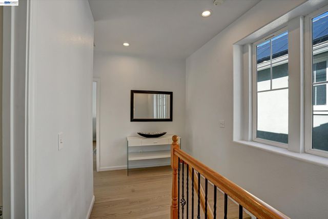 530 Cottage Park Dr, Hayward, CA 94544