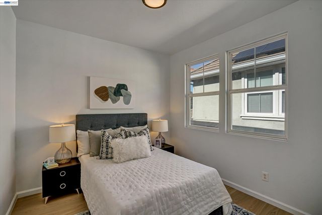 530 Cottage Park Dr, Hayward, CA 94544