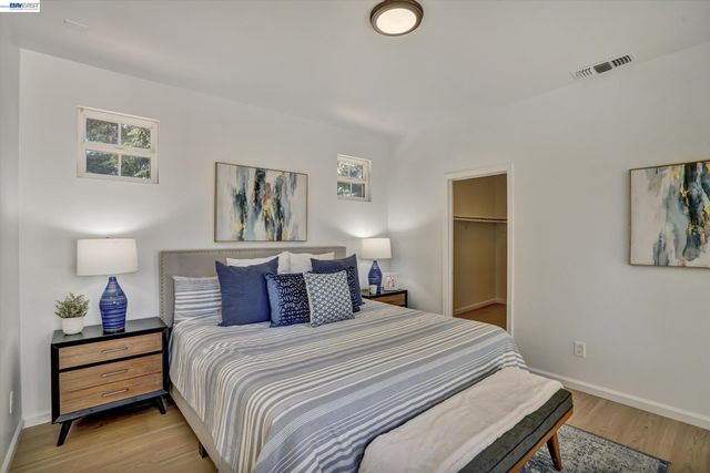 530 Cottage Park Dr, Hayward, CA 94544