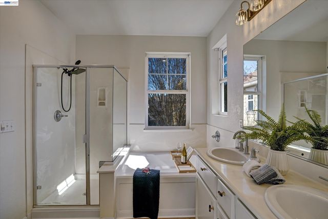 530 Cottage Park Dr, Hayward, CA 94544
