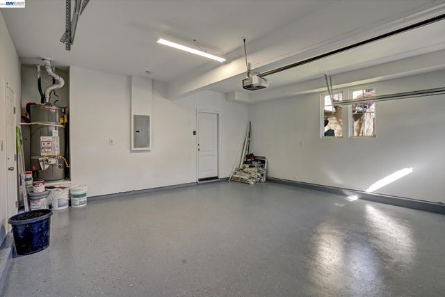 530 Cottage Park Dr, Hayward, CA 94544