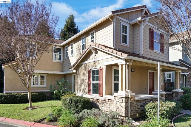 530 Cottage Park Dr, Hayward, CA 94544