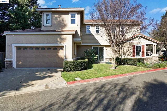 530 Cottage Park Dr, Hayward, CA 94544