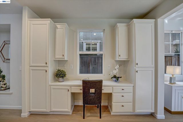 530 Cottage Park Dr, Hayward, CA 94544