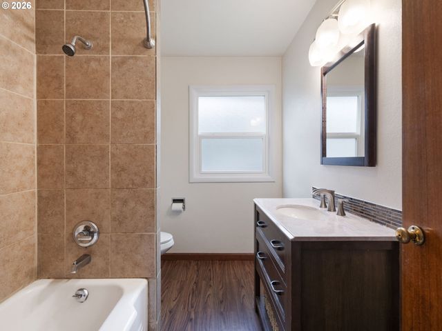 7060 Ne DAVIS St, Portland, OR 97213