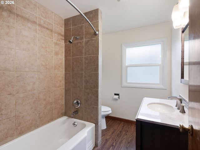 7060 Ne DAVIS St, Portland, OR 97213