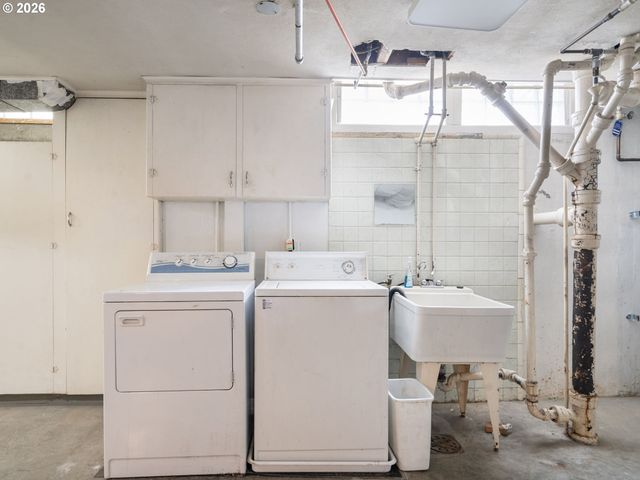 7060 Ne DAVIS St, Portland, OR 97213