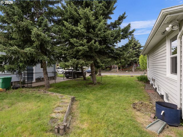 7060 Ne DAVIS St, Portland, OR 97213