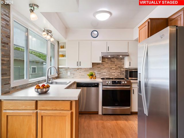7060 Ne DAVIS St, Portland, OR 97213
