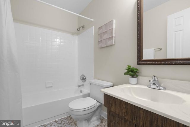 1705 LOGMILL LN, Gaithersburg, MD 20879